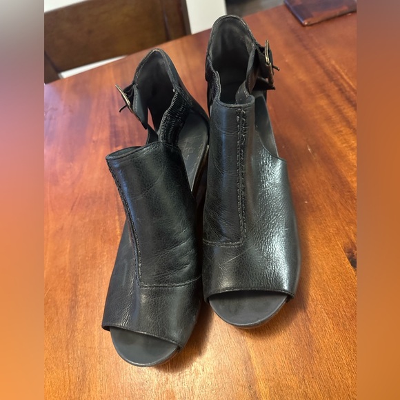 Dansko Black Sable Wedge Sandals 8 (38) - Picture 3 of 5